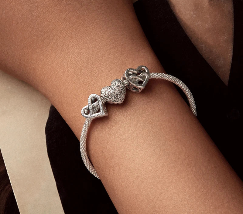 Corazones con Historia · Charms Variados
